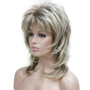Perruque cheveux au niveau des épaules couleur blond pour femme.