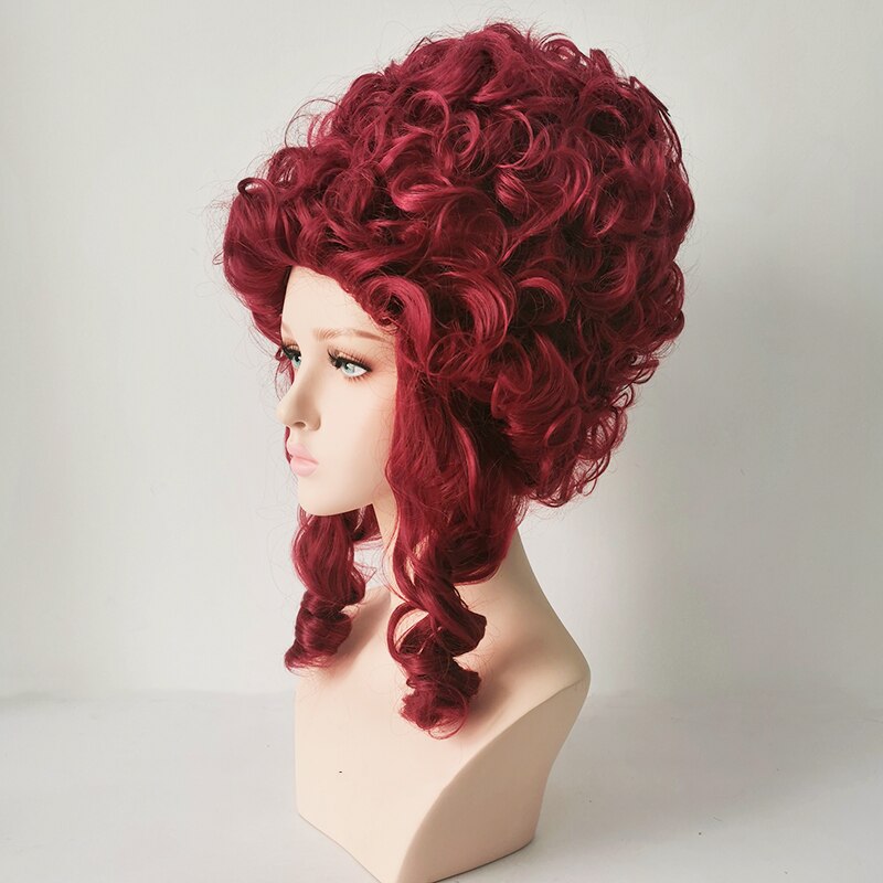 Buste de mannequin de profil avec une perruque rouge à boucle style baroque