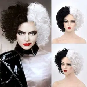 Montage de trois photos où on voit le personnage de film Cruella et ensuite deux bustes de mannequin qui portent la perruque bouclée bicolore noir et blanc de Cruella.