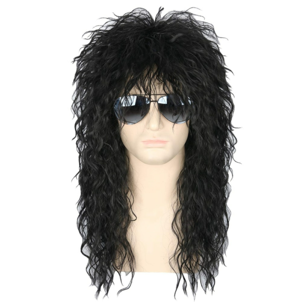 Perruque aux cheveux longs frisés noirs à frange des années disco. Mannequin porte avec des lunettes teintées noires.